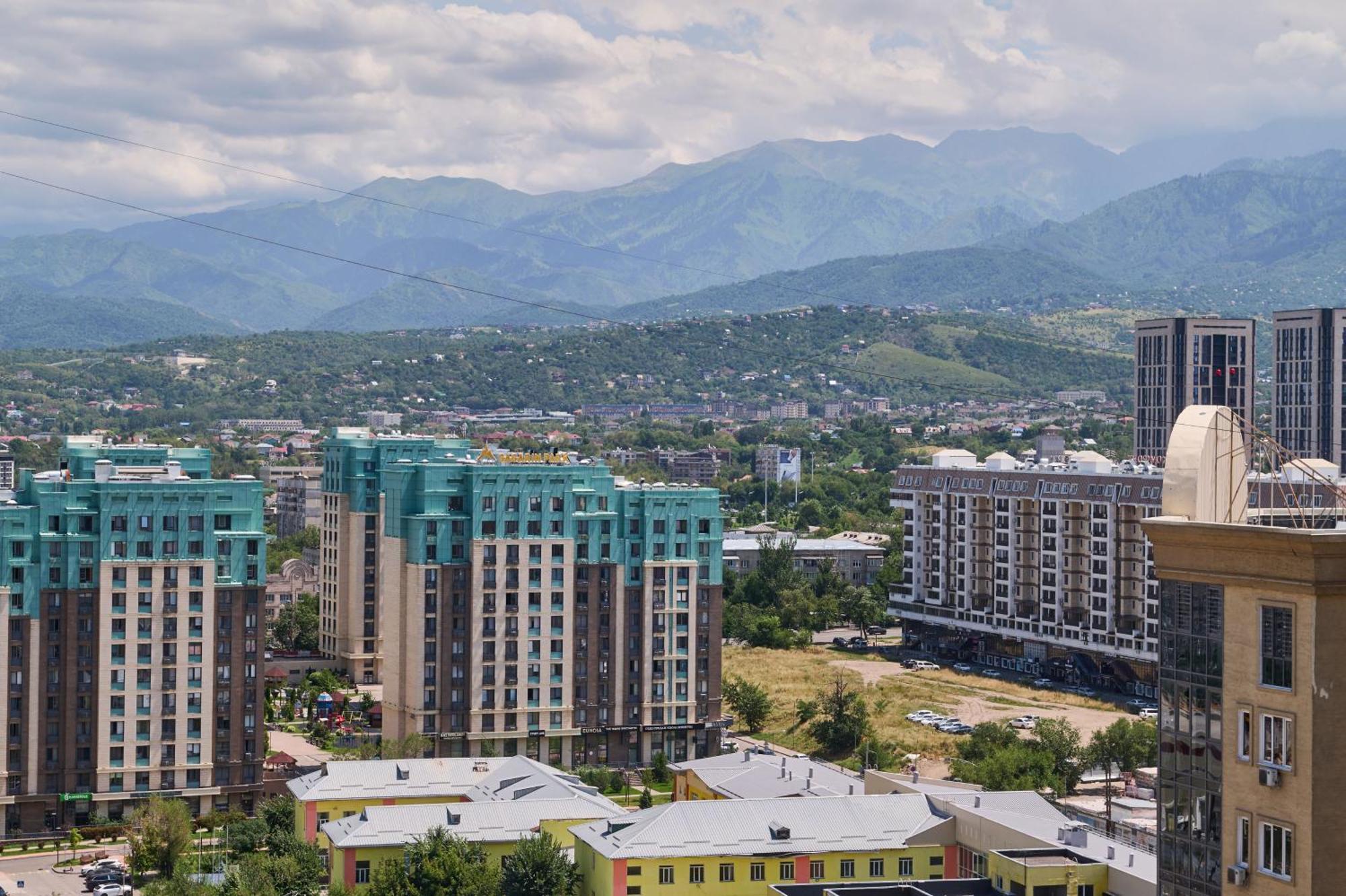 Five Business-Class Rooms In R-House Near Mega Center Almaty Exterior photo