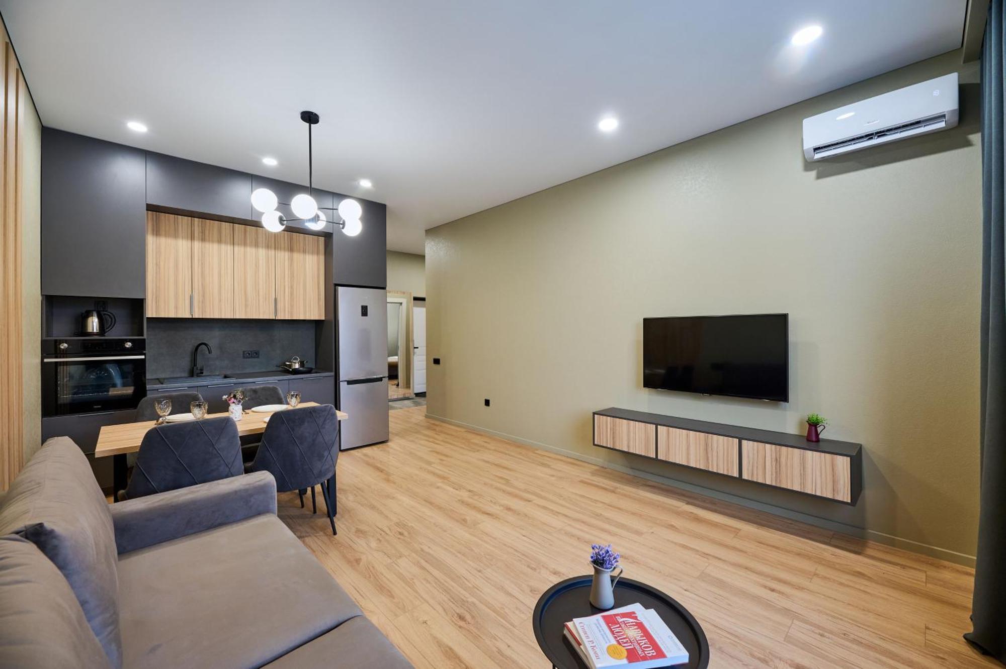 Five Business-Class Rooms In R-House Near Mega Center Almaty Exterior photo